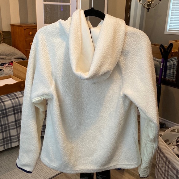 Champion hoodie sweater, size medium women’s, never worn, like new - Picture 2 of 2